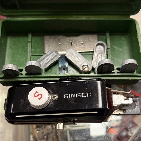 Singer Black Sewing Machine Attachment - Picture 3 of 3